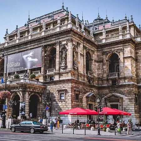 Luxe, Historic Downtown Landmarks 19 Century * Budapest