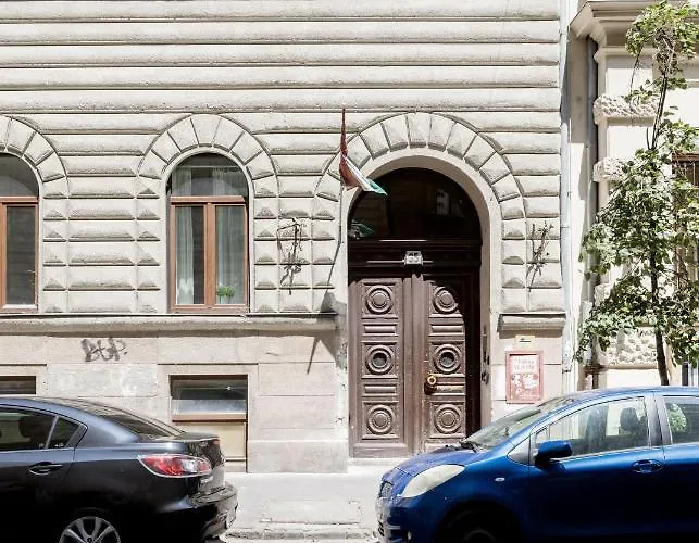 Luxe, Historic Downtown Landmarks 19 Century Budapešť