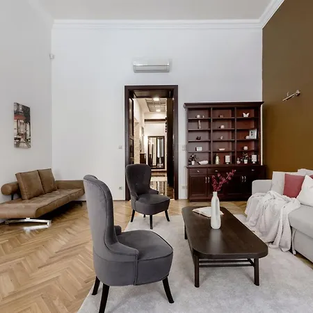 Luxe, Historic Downtown Landmarks 19 Century דירה בודפשט