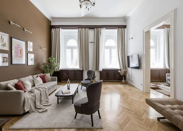 Luxe, Historic Downtown Landmarks 19 Century *