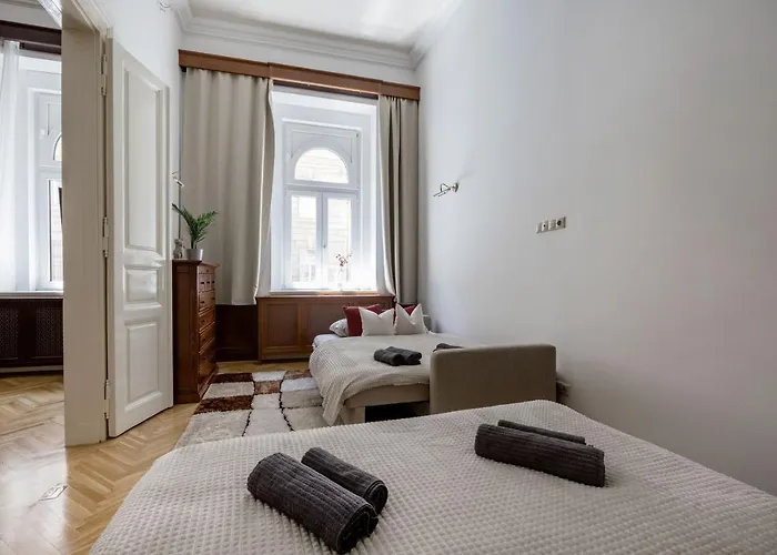 Luxe, Historic Downtown Landmarks 19 Century דירה בודפשט