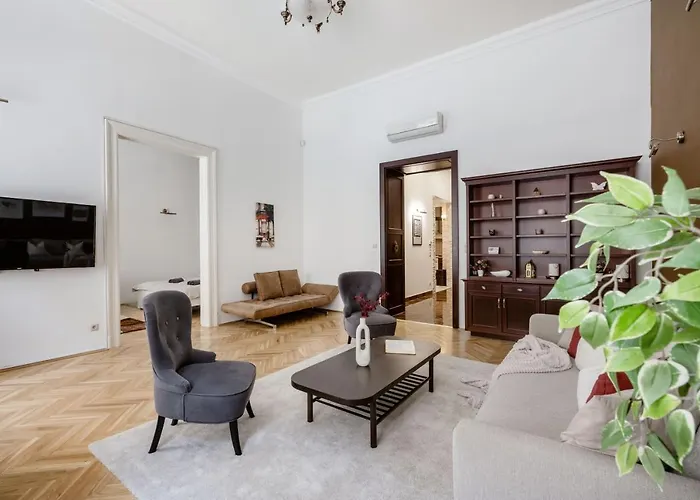 Luxe, Historic Downtown Landmarks 19 Century דירה בודפשט